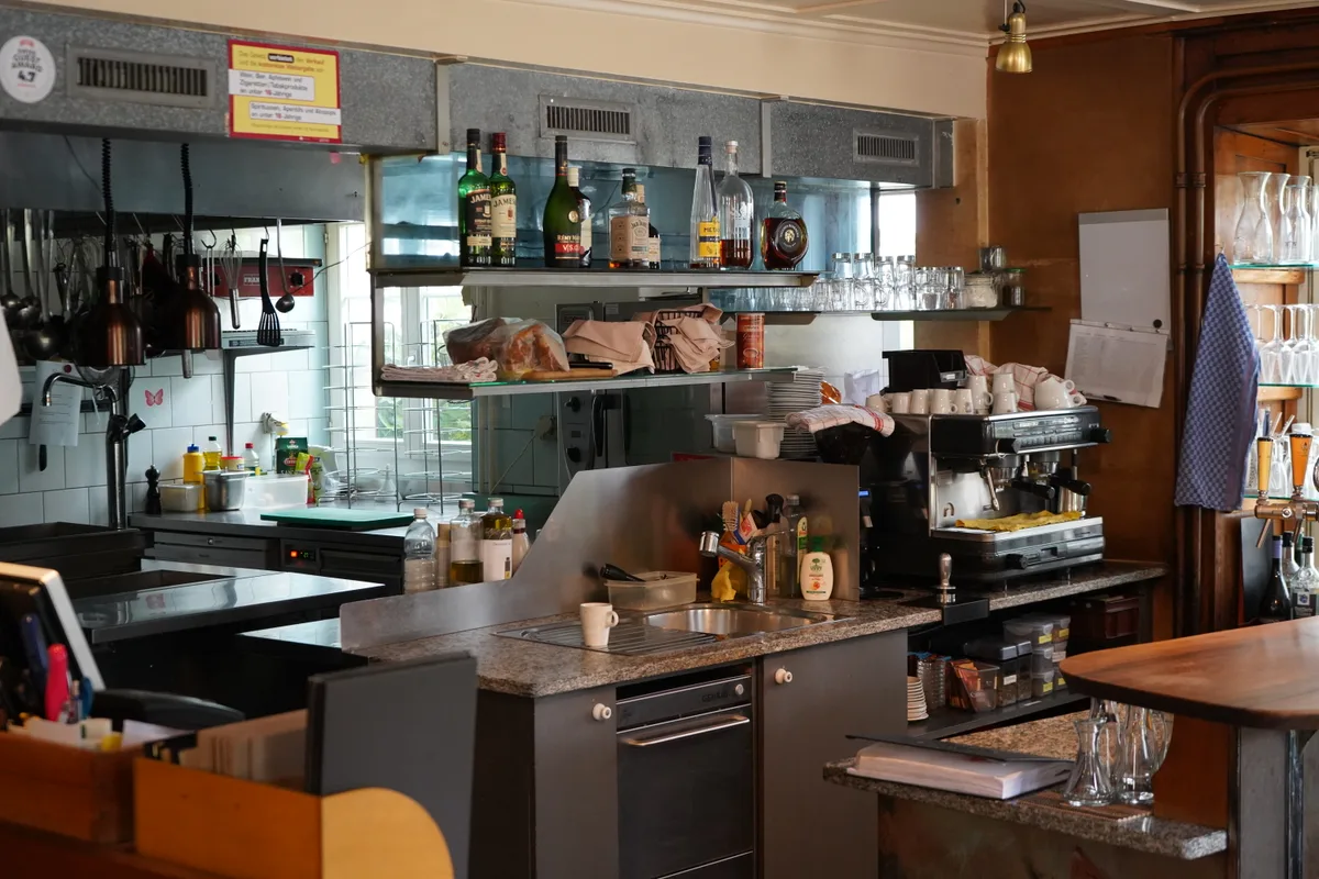 Eine Küche in einem Restaurant.